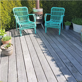 Vergraute Accoya Terrassendielen von Zimmerei Rupsch