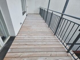 Froslev Terrassendielen auf einem Balkon, Zimmerei Rupsch
