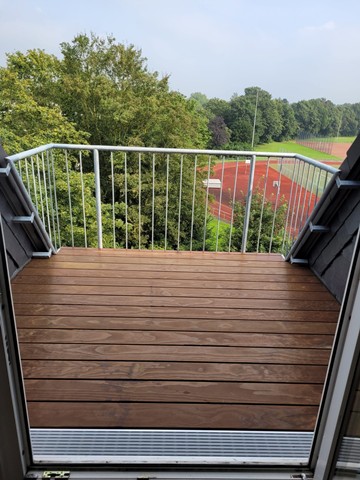 Kebony Terrassendiele auf einer Balkonterrasse von Zimmerei Rupsch