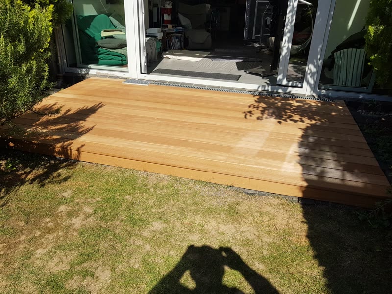 Bangkirai Terrassendielen, glatte Oberfläche, Referenzprojekt Rupsch